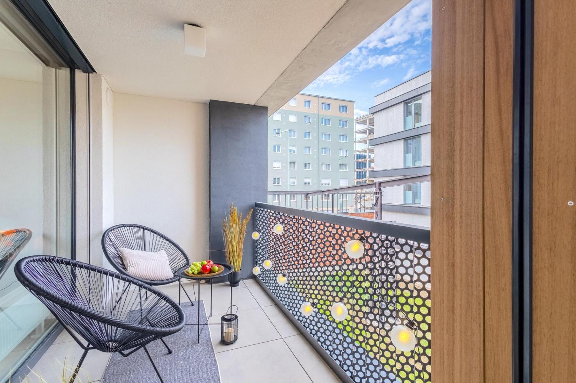 Design Apartment - Balcony, Free Parking, Yoga, 10 Mins To Center, By Gravity Prague — Photos 3